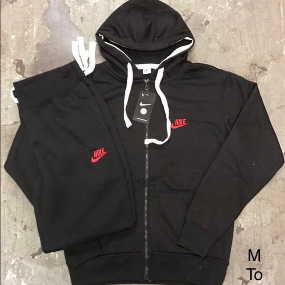Nike Jogging Suits - Picture 6 of 6